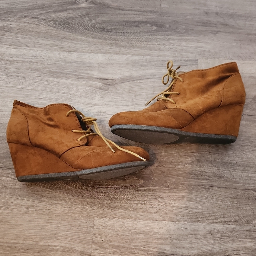 🪩 2/$15 // DREAM PAIRS: Brown Wedges